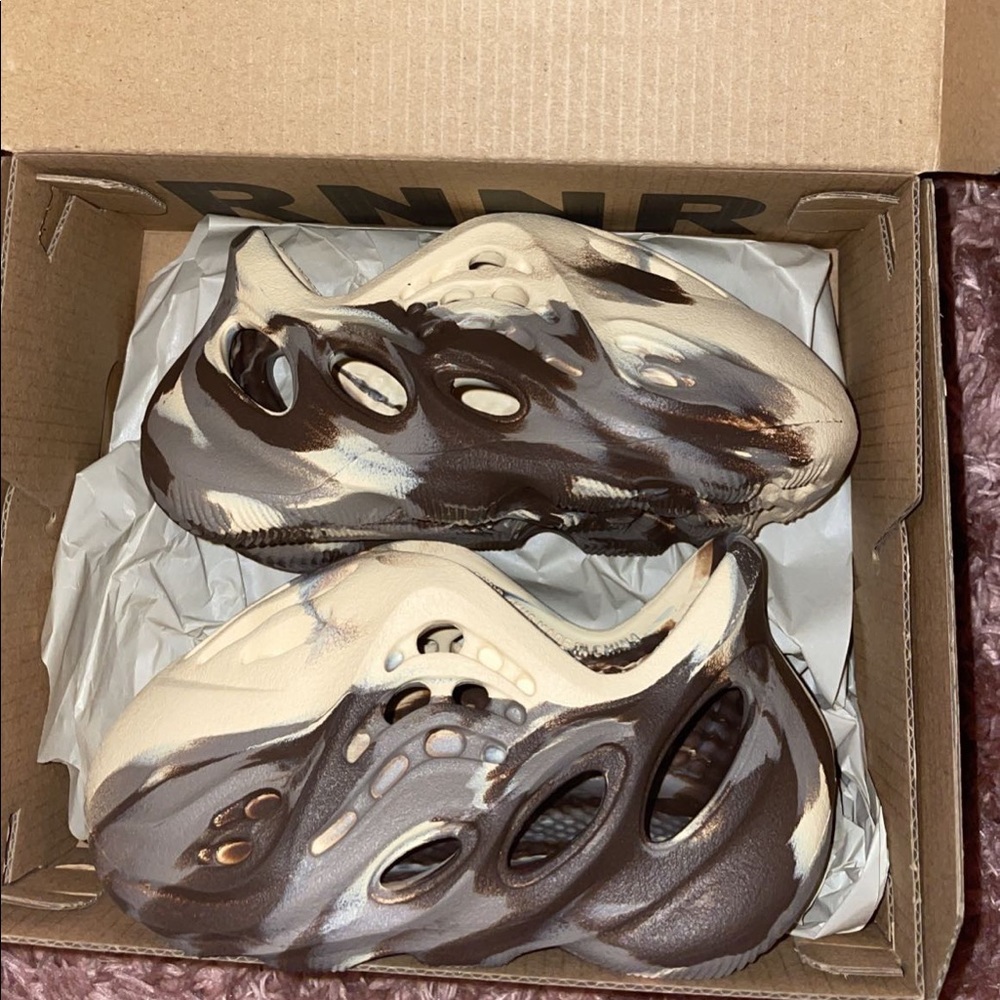 Kids yeezy foam runners